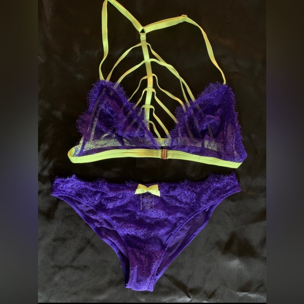 Victorias Secret very sexy xsmall bralette and panty set